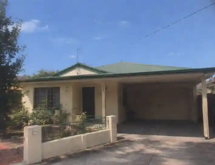 Fake image of the old house.