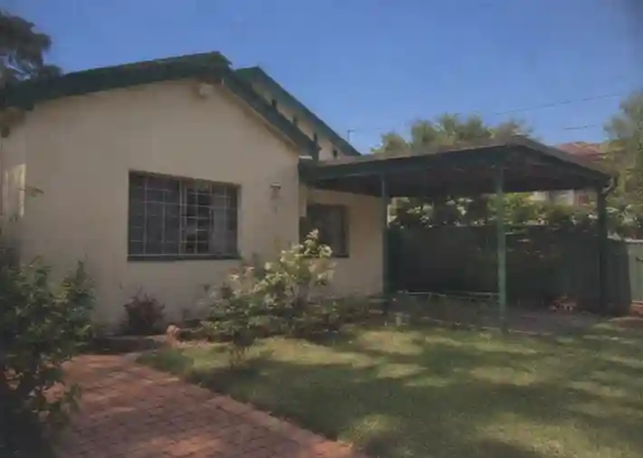 Fake image of the old house.